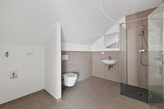 Duschbad mit Waschmaschinenplatz